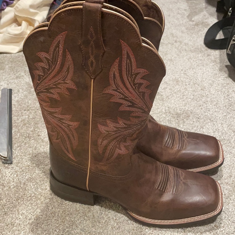 Ariat Brown Western Leather Cowboy Boots with Tan Stitching
